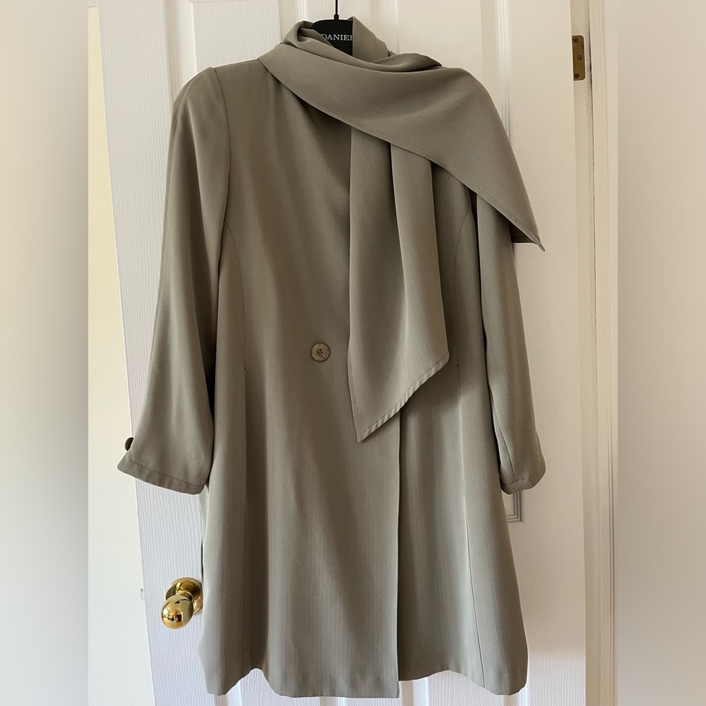 Utex 3/4 Length Trench Coat with Removable Scarf - Size 10